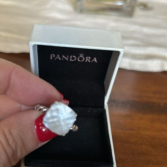 Pandora Twisted Silver Ring Mother of Pearls Sz 7 with original box Impeccable - Picture 11 of 11